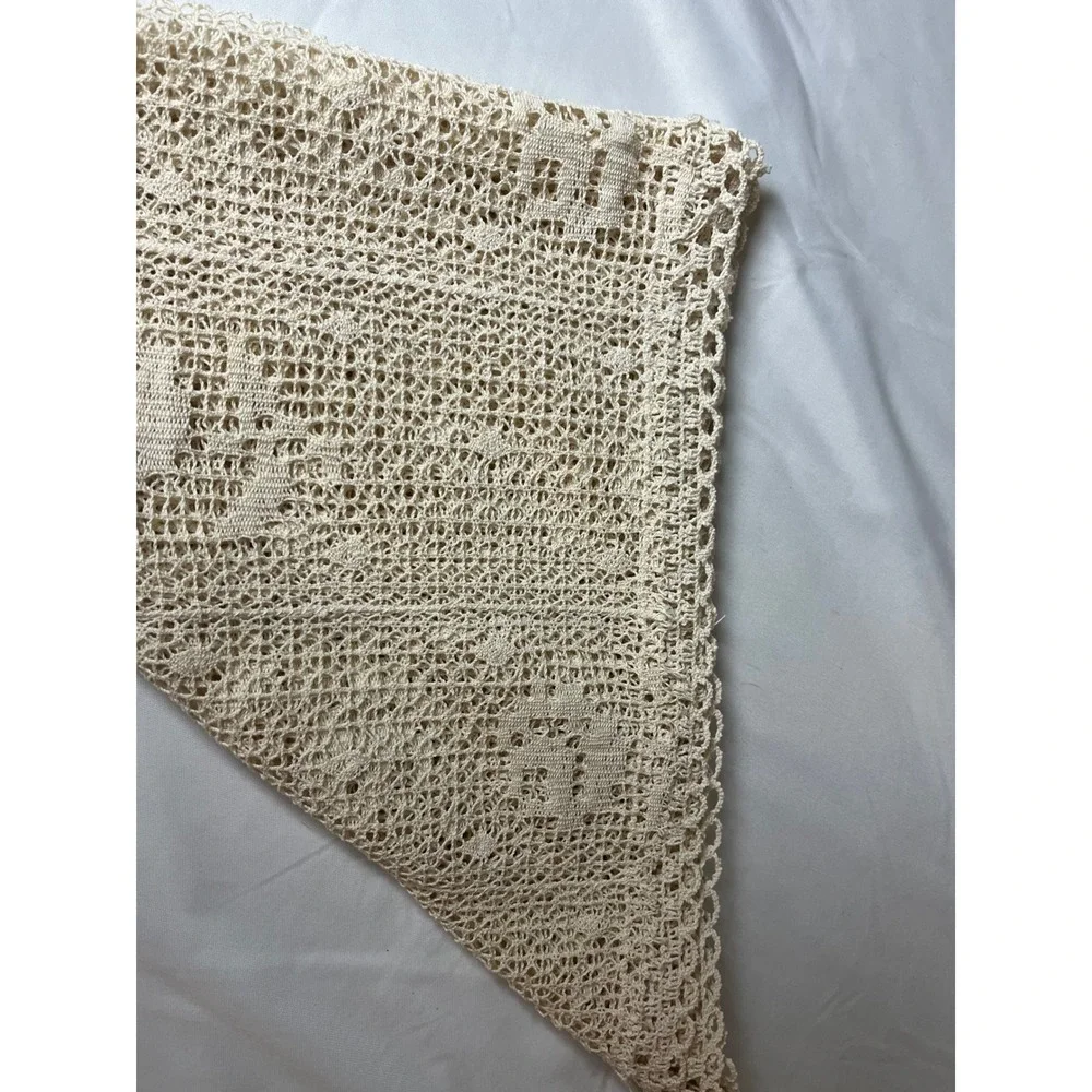 Vintage Filet Crochet Lace Table Floral Topper 30x30 Gridwork Tablecloth Square